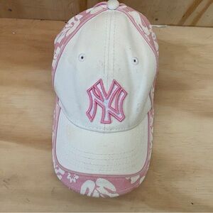 Yankees Vintage Hawaiian Flower Pink and White Cap